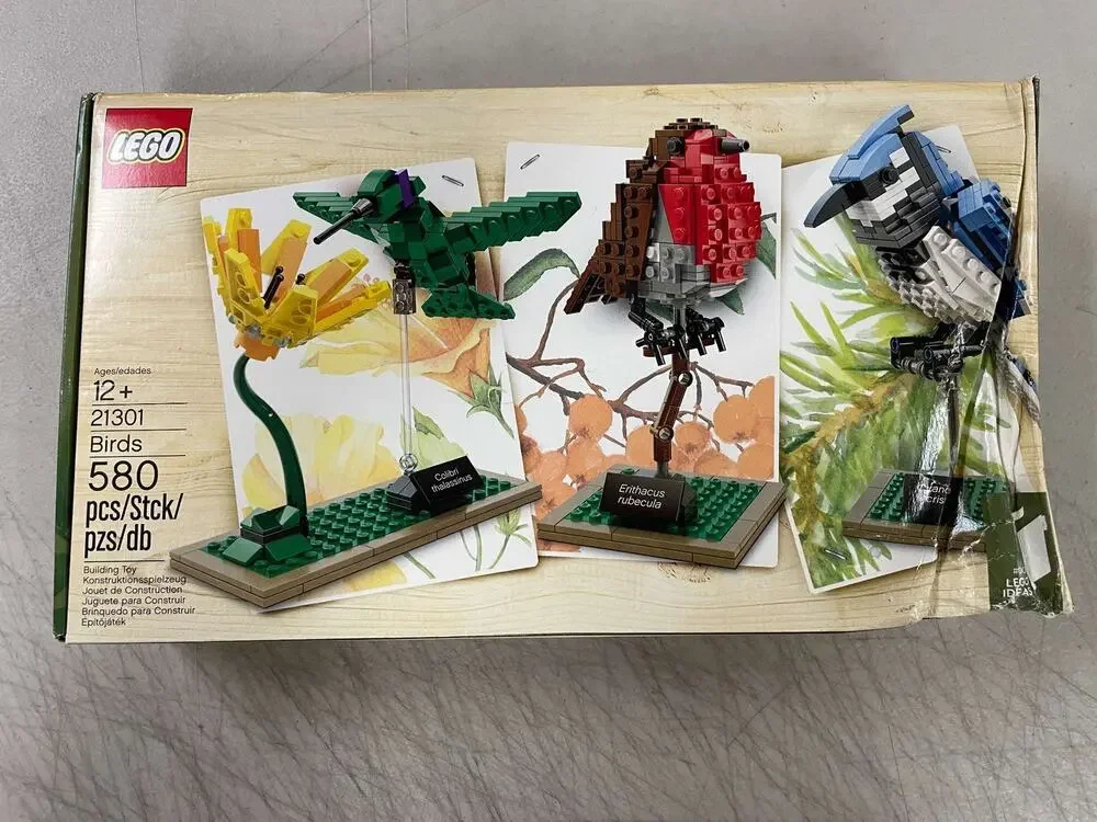 LEGO Ideas 21301 Birds Building Set 580 Pieces New Box Damaged